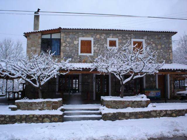 Villa Serenis Porovitsa Exterior photo