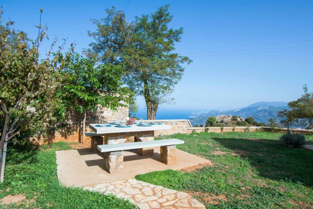 Villa Serenis Porovitsa Exterior photo